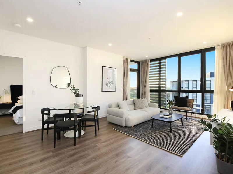 Top floor sundrenched apartment with uninterrupted city, river and park views.  