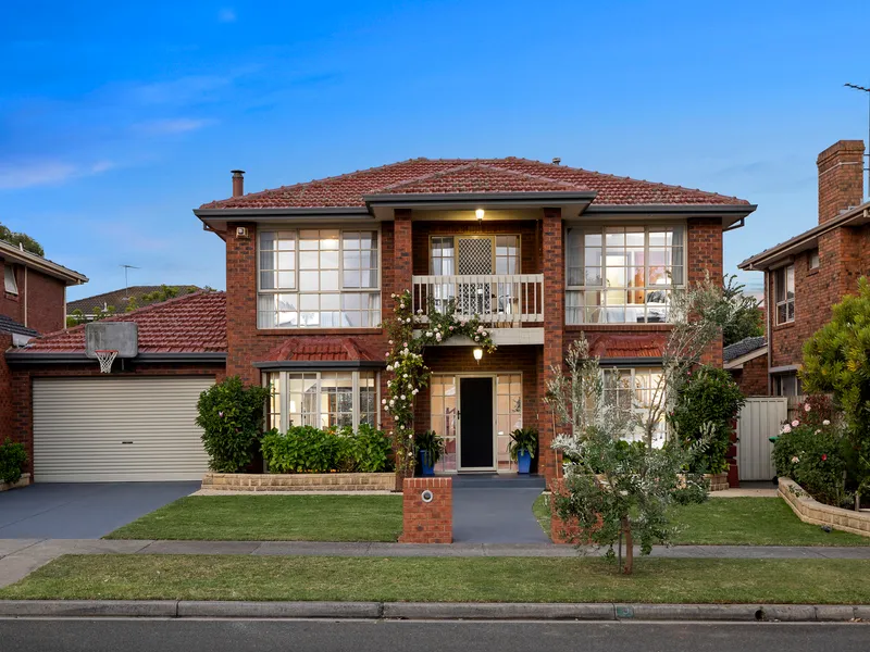 Grand Family Classic in a Quiet Court