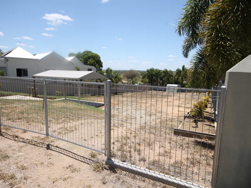 VACANT BLOCK TO BUILD DREAM HOME ON