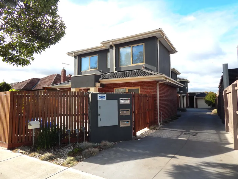 Modern Spacious & Light Filled Unit!