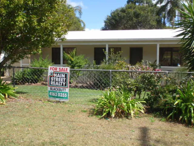 NEAT & TIDY HOME ON LARGE BLOCK