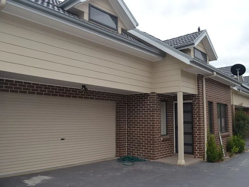 Three Bedroom Townhouse with Double LUG