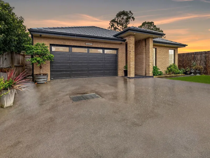 Desirable Location - potential 5 bed at 3 bed price!