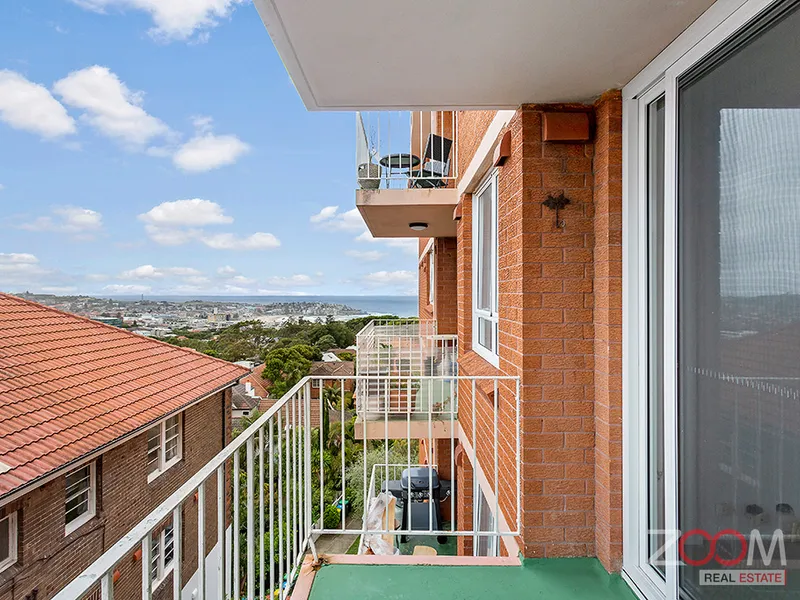 FULLY RENOVATED 3 BEDROOMS APARTMENT | 15 MINUTES WALK TO BONDI BEACH
