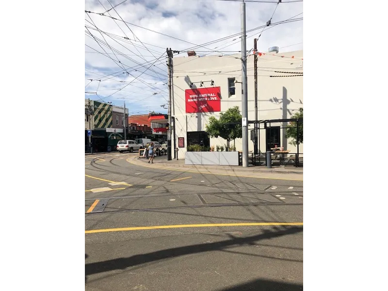 Quirky 2 Bedroom Studio Apartment in Prime Location