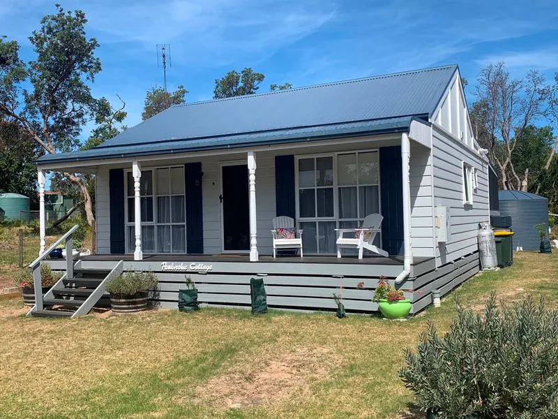 Pembroke Cottage - Quality Beach House