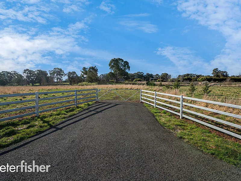 Live a Lovely Life 5 Minutes from Millthorpe on 5 Acres
