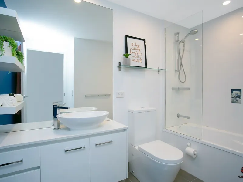 3 BEDROOMS + 1 STUDY ROOM APARTMENT A STONE THROW TO BROADWATER