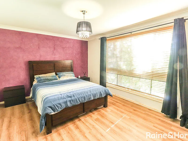 GREAT FAMILY HOME WALKING DISTANCE TO AMENITIES 