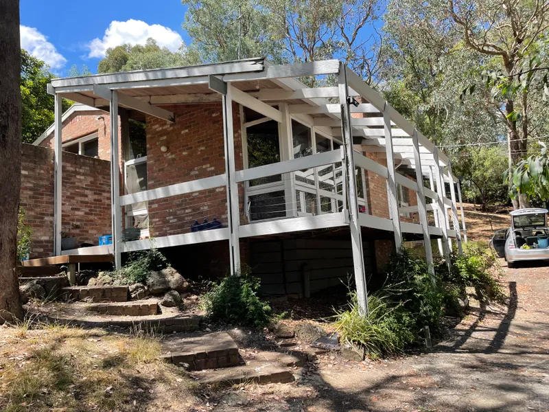 Comfortable leafy family home