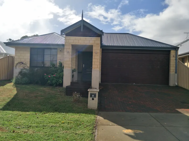 BEAUTIFUL HOME IN QUIET ESTATE
