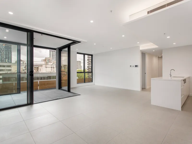 Contemporary Executive Apartment in Ultra-Convenient Location ** Available 03/12/22 **