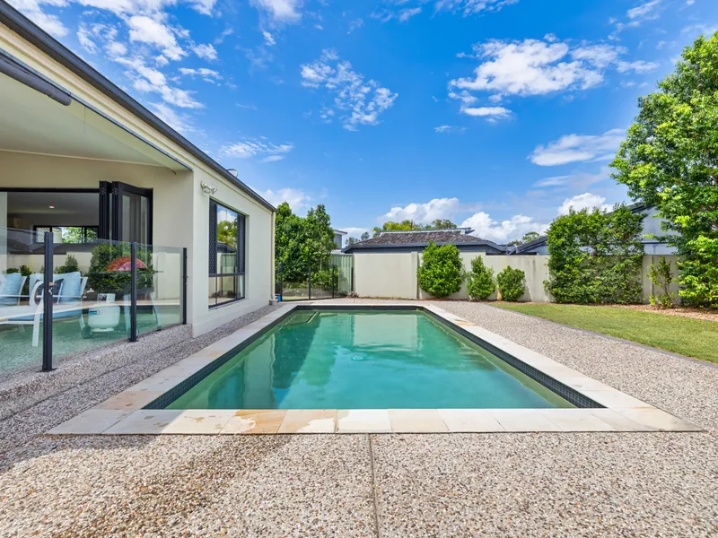 AN IDYLLIC PRIVATE DUPLEX OFFERING A POOL & FULLY FENCED YARD
