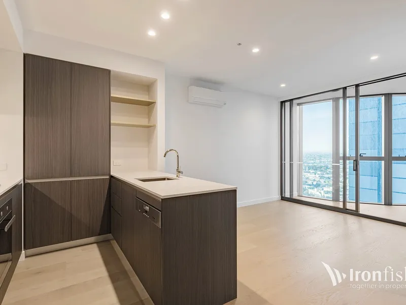 LUXURY HIGH RISE AURORA APARTMENTS!! DIRECT CONNECTION TO MELBOURNE CENTRAL & TRAIN STATION!!