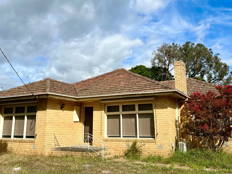 In The Heart Of Nunawading New Renovated