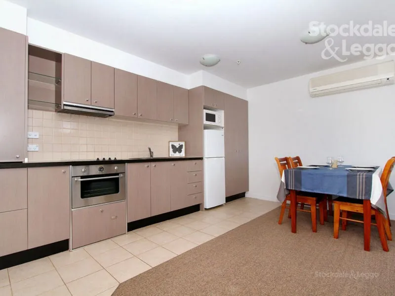FRESHLY PAINTED LARGE FURNISHED 2 BEDROOM APARTMENT