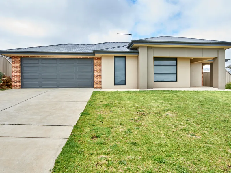 Beautful Villa in a Sought After Suburb