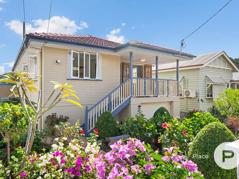 Beautiful post-war home on level 405sqm allotment