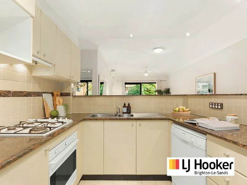 SPACIOUS SPOTLESS APARTMENT IN PRESTIGE BUILDING.