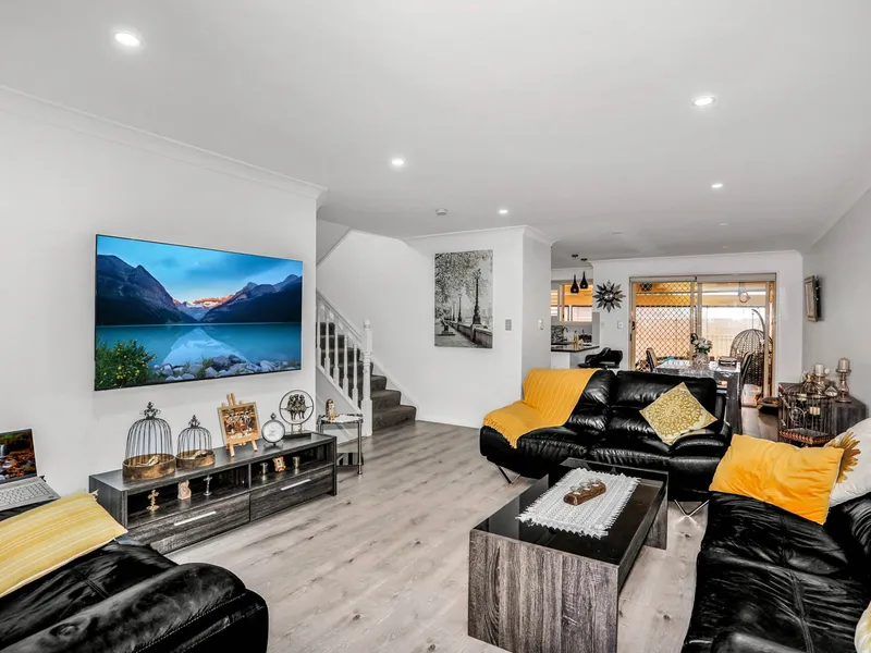 THE BEST TOWNHOUSE IN EDENSOR PARK! 