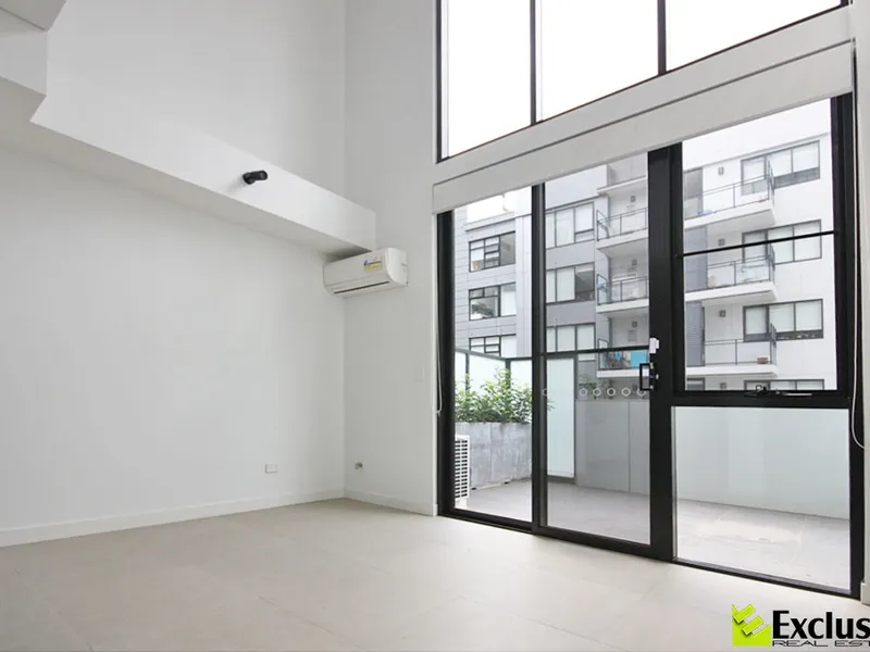 AS NEW SPLIT LEVEL ONE BEDROOM APARTMENT!