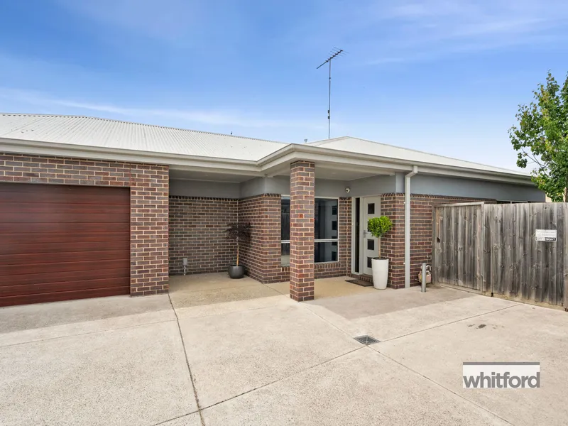 Single level living in private setting