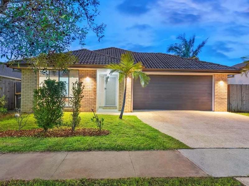 Four Beds and a Pool!!