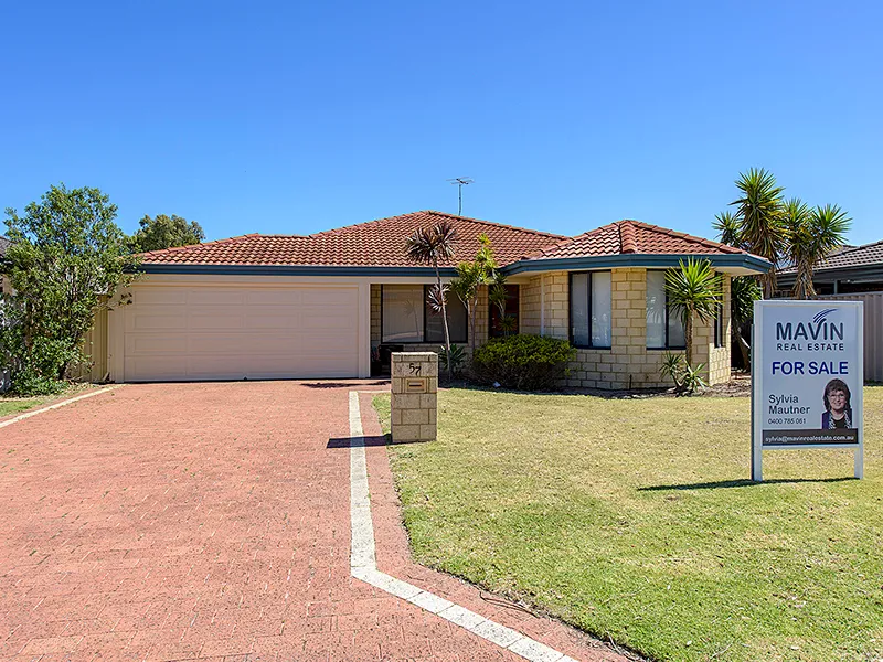 CURRENTLY UNDER OFFER.......  Move In Ready Home....Great for 1st Home Buyers, Single Couples OR Living Solo