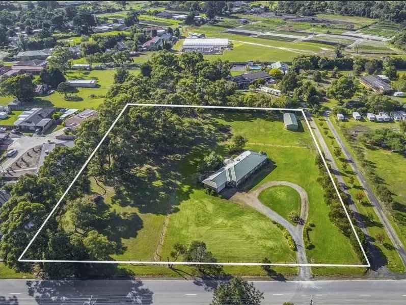 Huge 5 Bedroom Family Home On 2.5 Acre