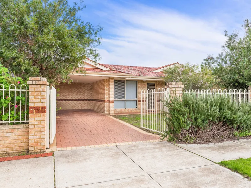 Front Unit To Complex With Separate Entry 