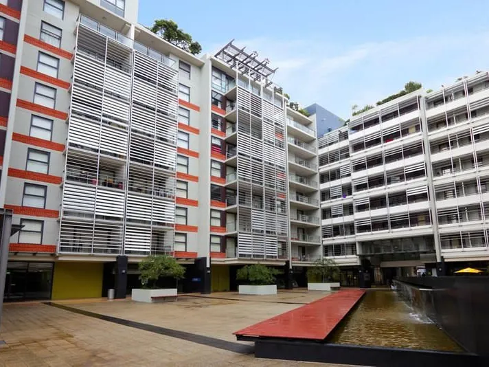 Two Bedroom Apartment W/ Parking!