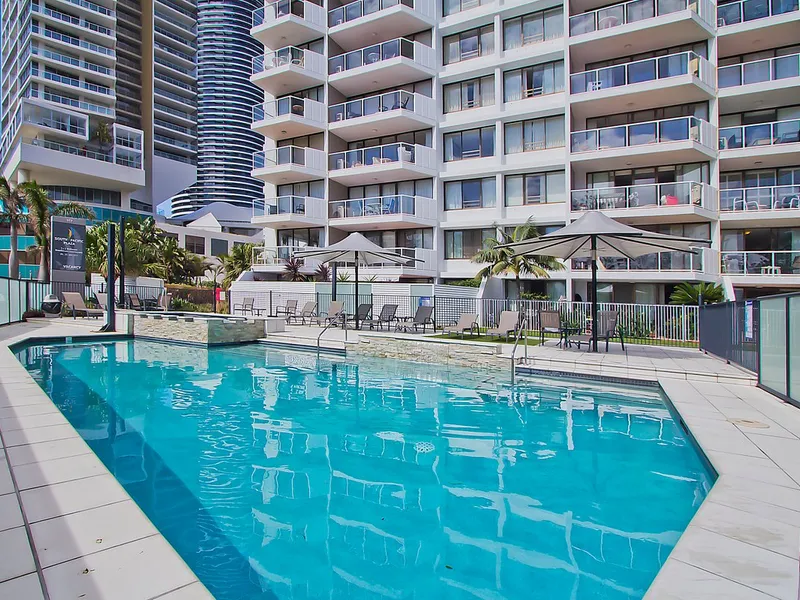 Renovated Furnished Apartment in heart of Broadbeach