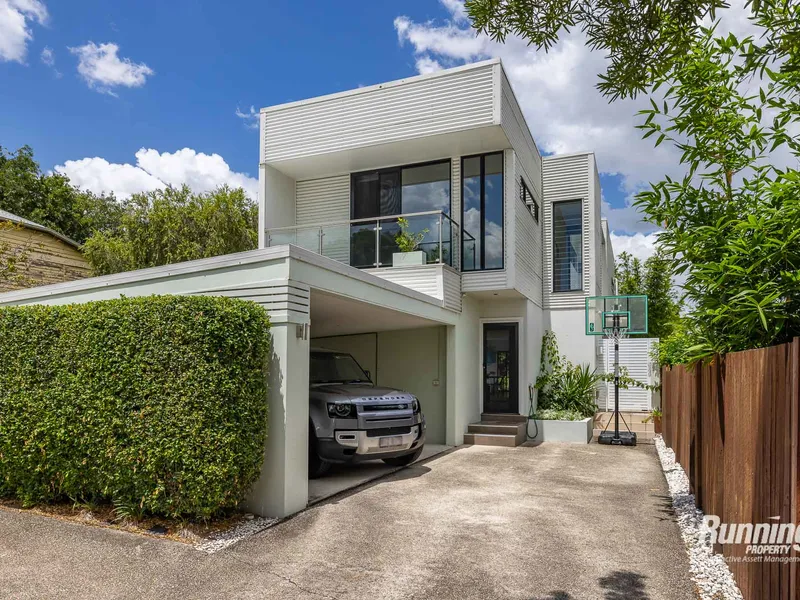 LUXURIOUS EXECUTIVE HOME IN BLUE CHIP LOCATION!! AMAZING CITY VIEWS!!