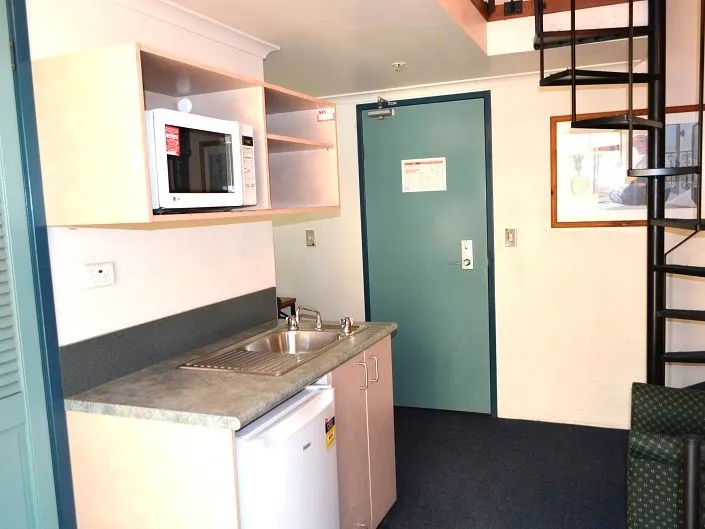 INVESTMENT OPPORTUNITY KNOCKS!!! PERFECTLY LOCATED STUDENT ACCOMMODATION!!!