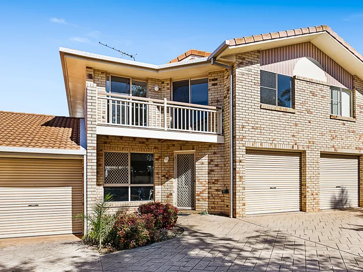 INVESTORS!!! - Top Location - Townhouse 