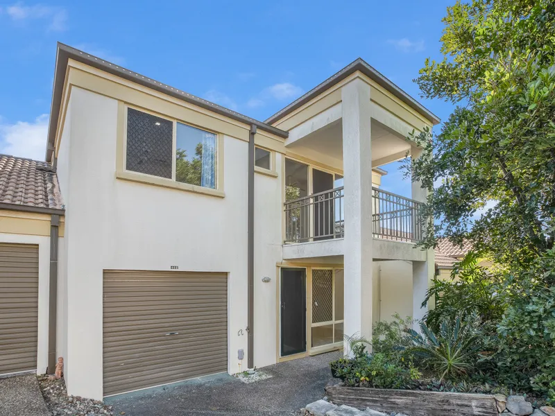 Refurbished low maintenance Townhouse ready to move!!