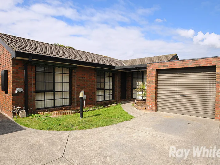 Three bedrooms Unit in Private Location!