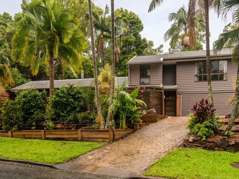 4 Bedroom Beauty on huge corner block - side access 