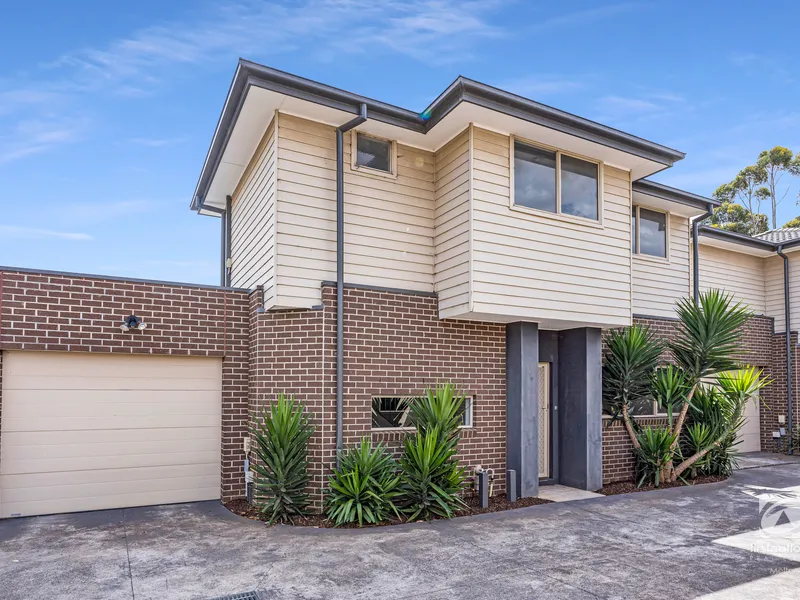 Stylish 2-Bedroom Townhouse: Modern Living and Great Returns in Melton South