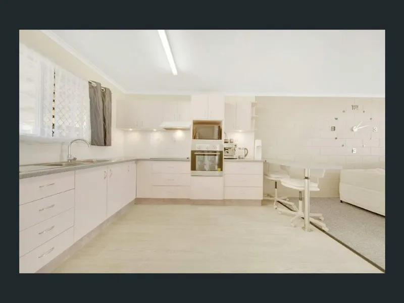 SUPER TIDY 2 BEDROOM UNIT