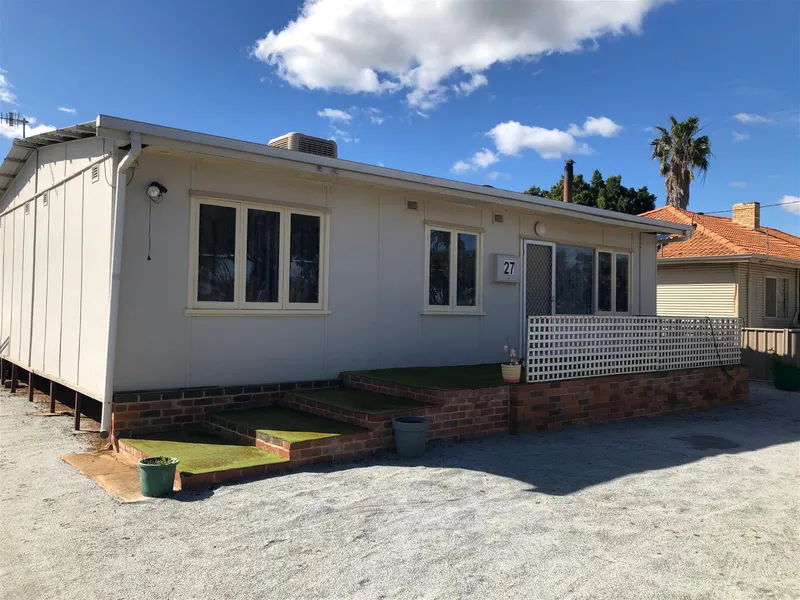 TRAYNING HOME FOR SALE