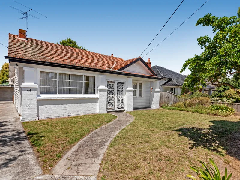 Family Home Within 1.4km to McKinnon Secondary College!