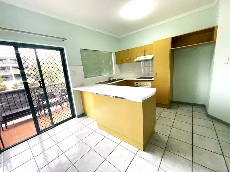 FULLY FURNISHED 2 BEDROOM APARTMENT WITH LOCK UP GARAGE