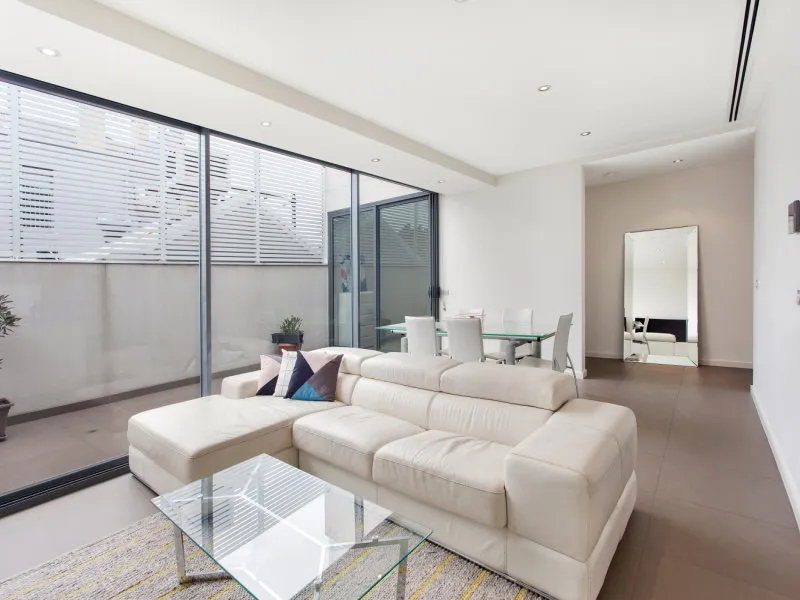 STYLISH & SENSATIONAL, PARISIAN INDUSTRIAL CHIC,