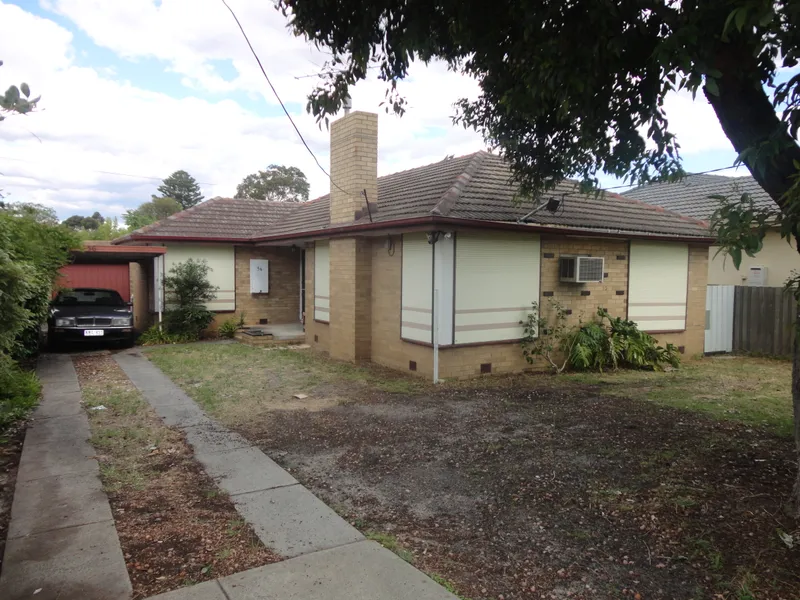 IDEALLY LOCATED FAMILY HOME WITH GREAT BACK YARD 