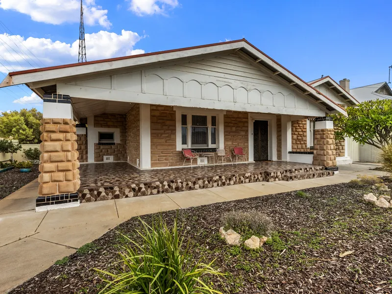 Historic 1930s era Bungalow Home In The Heart Of Moonta