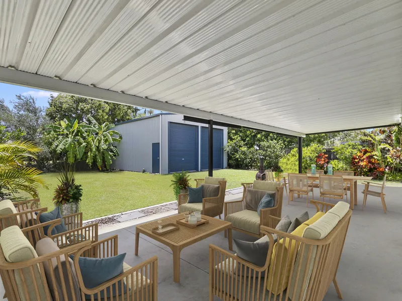 HIDDEN GEM WITH IMPRESSIVE SHED AND PYRAMID VIEWS