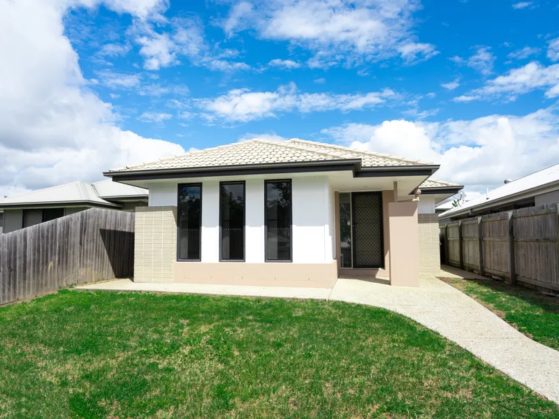 Modern Home in Quiet Estate!