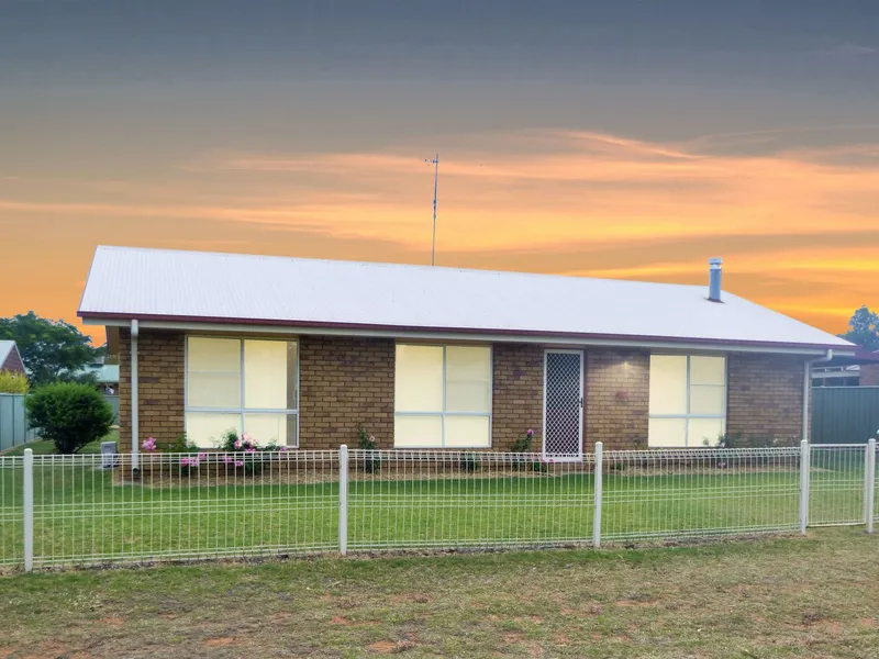 QUALITY BRICK IN PINE TREES ESTATE