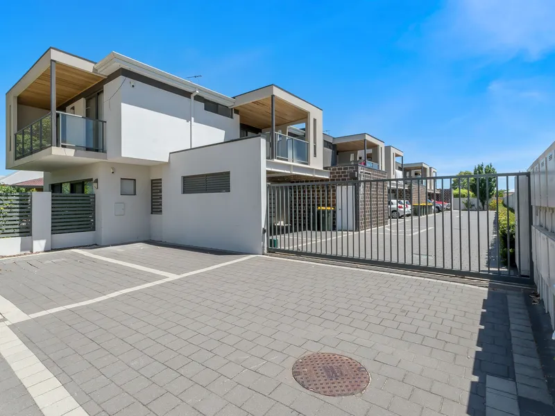 Beautiful 2 x 1 Apartment Living In a Secure Complex